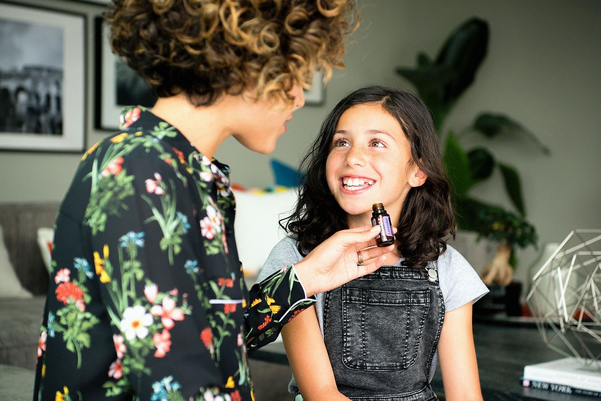 Tea tree oil uses for skin - Improves moisture balance for the skin. (Image via Pexels/ Doterra International LLC)