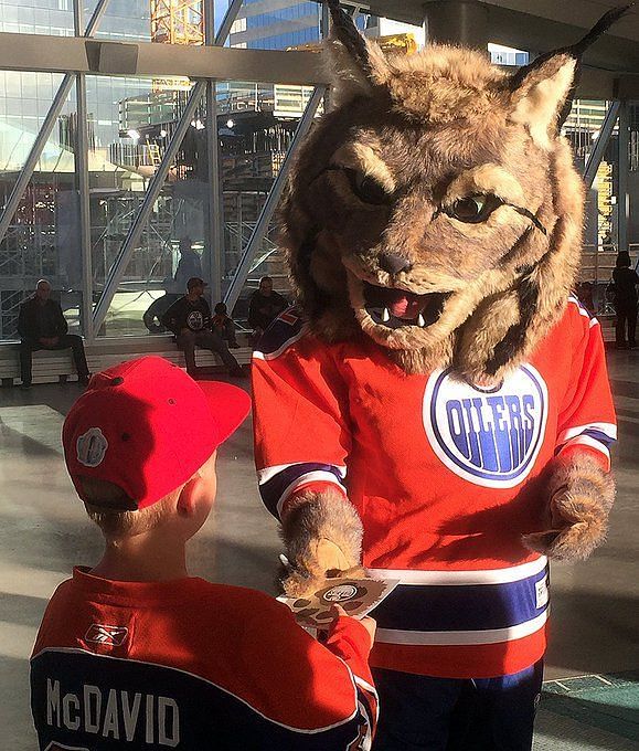 Edmonton Oilers introduce Hunter the mascot