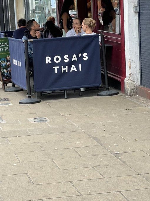 "Literally on her deathbed" - Tennis fans joke about Iga Swiatek being