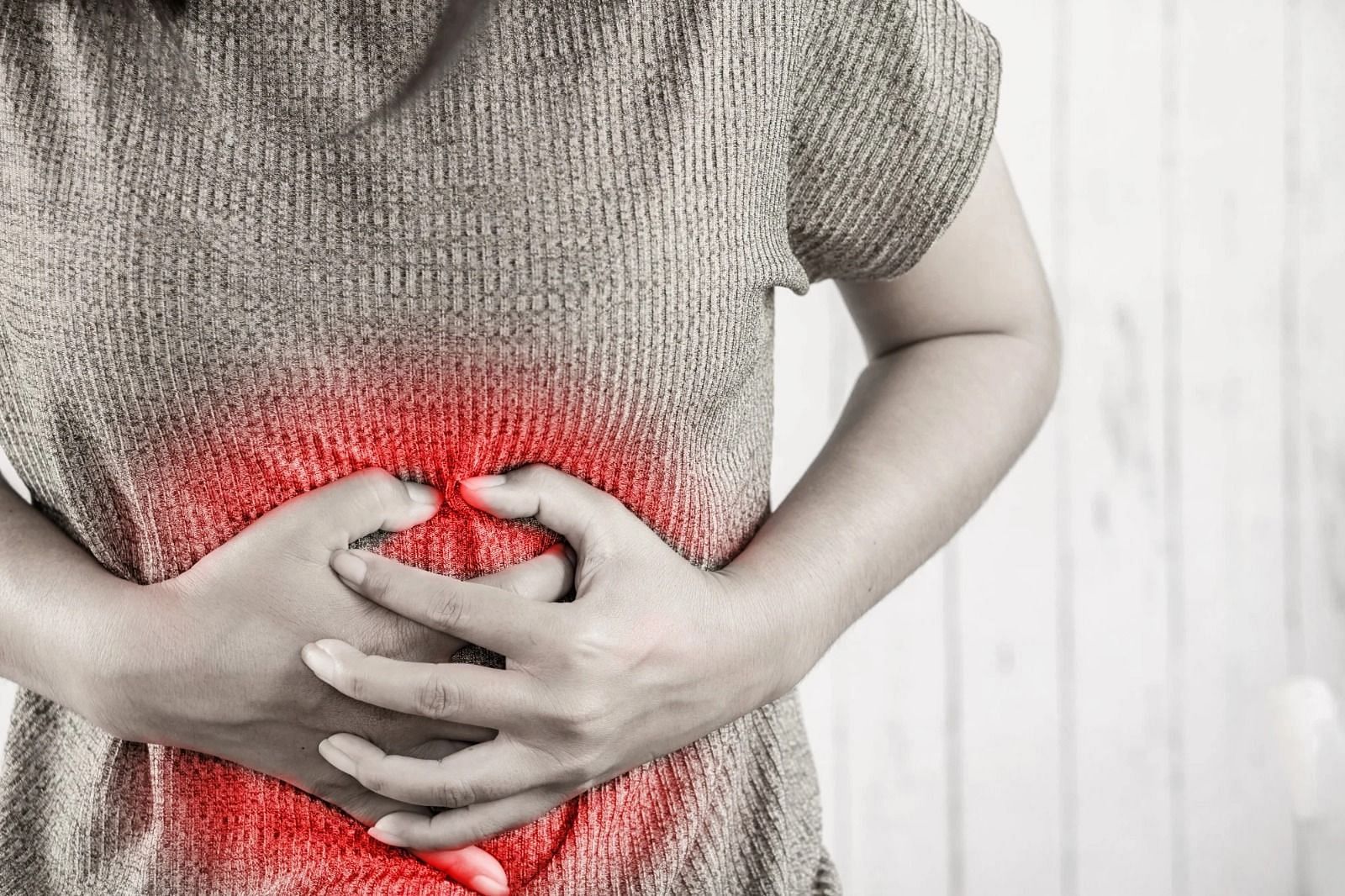 Stomach pain (Image via Getty Images)