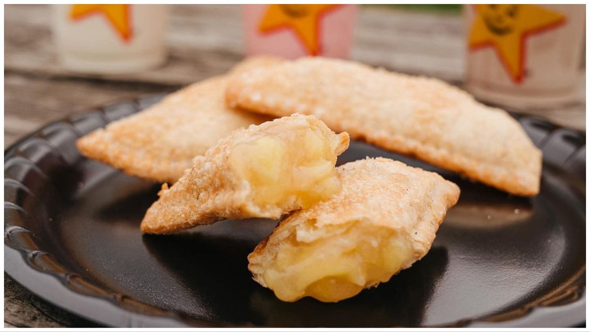 The 2 Apple Turnovers for $2 will grab a lot of customers (Image via Instagram / @hardees)