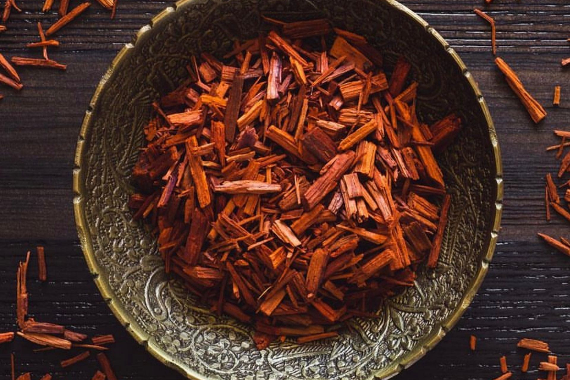 Sandalwood oil: 7 amazing benefits and how to use it at home