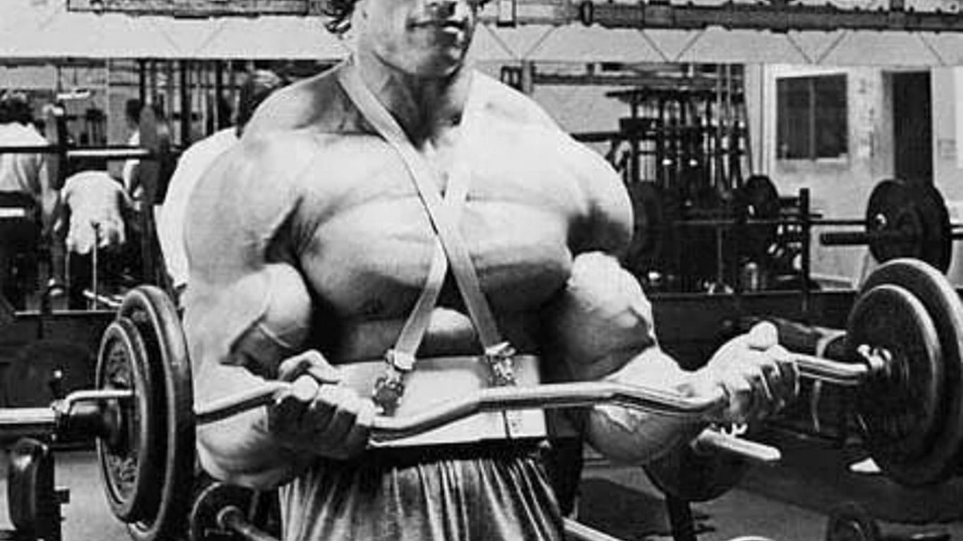 Arnold Schwarzenegger&#039;s bicep curls. (Image via Pinterest)