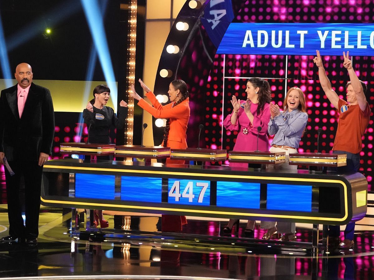 Celebrity Family Feud season 9 episode 1 featured the cast of Yellowjackets