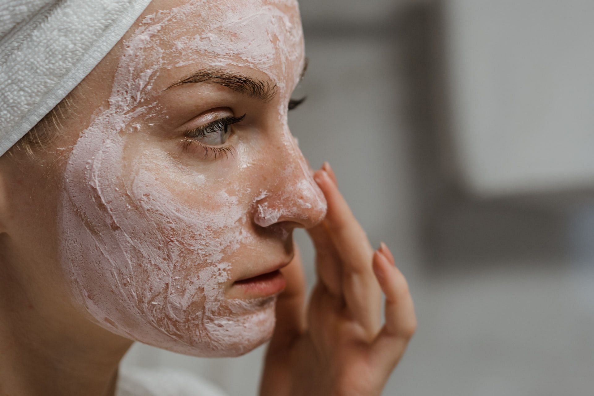 Heavy face creams and cleansers can cause the skin condition. (Photo via Pexels/Polina Kovaleva)