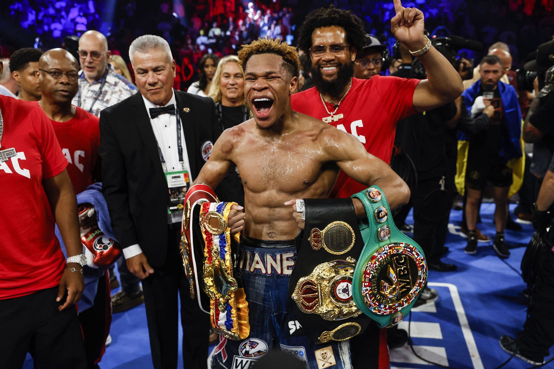 Devin Haney v Vasyl Lomachenko