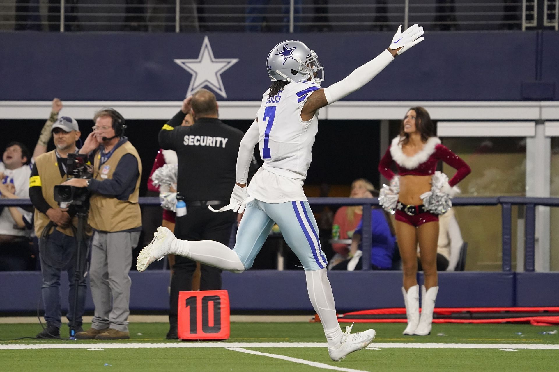 Dallas Cowboys on X: LUCKY NUMBER 7️⃣‼️ Congratulations to all SEVEN Pro  Bowlers repping #CowboysNation! @thegob70 @TankLawrence @TrevonDiggs  @_CeeDeeThree @MicahhParsons11 @Tp__5 @KaVontaeTurpin #ProBowlGames