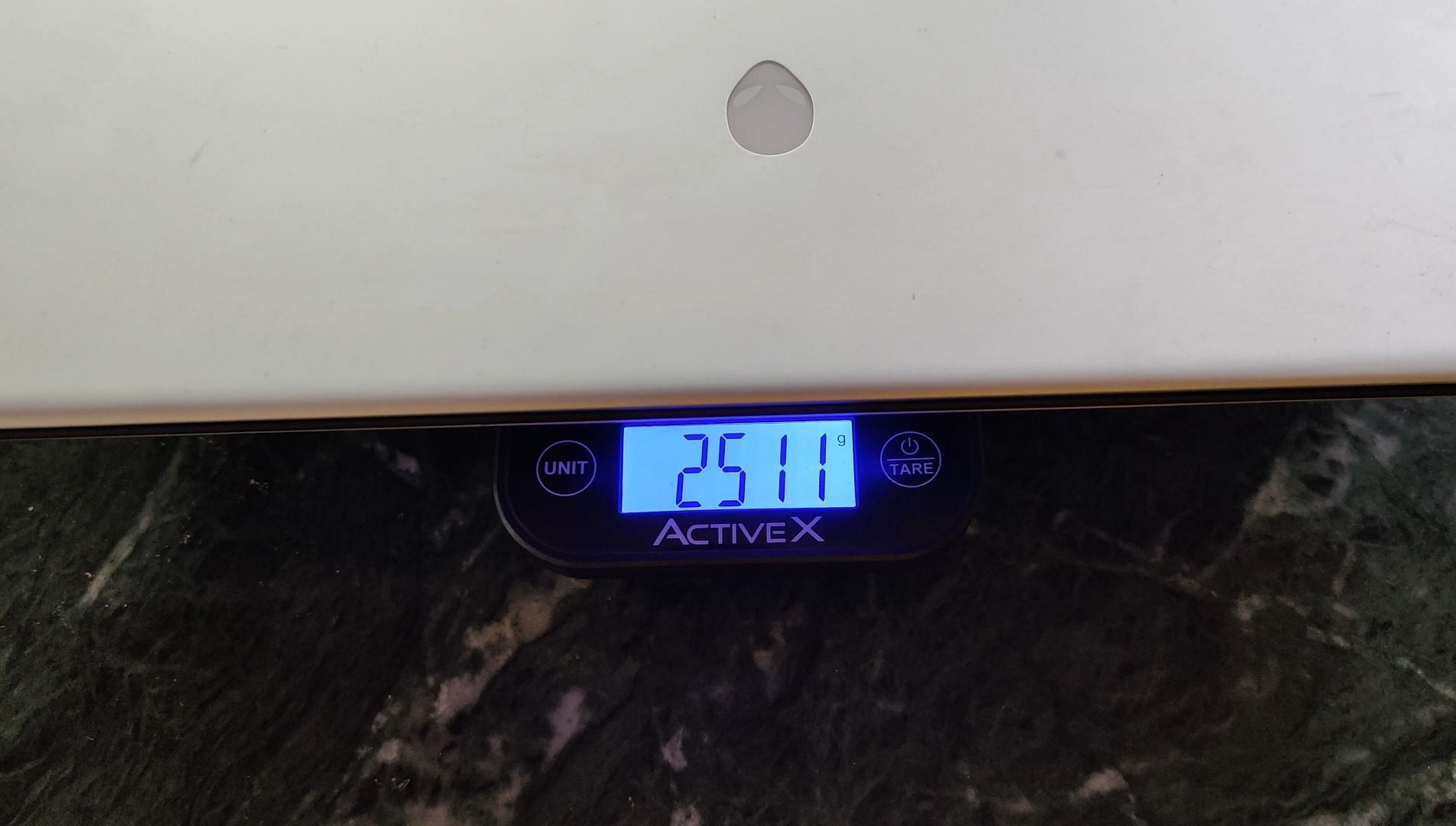 The Alienware X16 R1 weighs over 2.5 kg (Image via Sportskeeda)