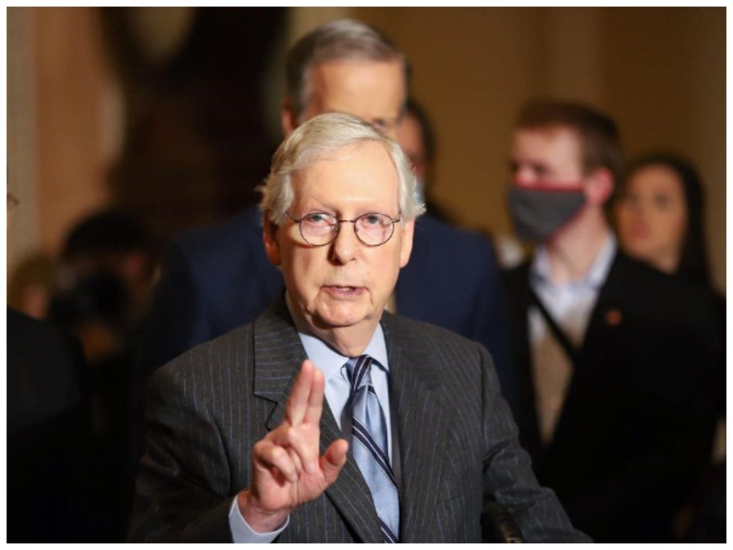 Mitch McConnell freezes during the press conference (Image via Instagram @leadermcconnell)