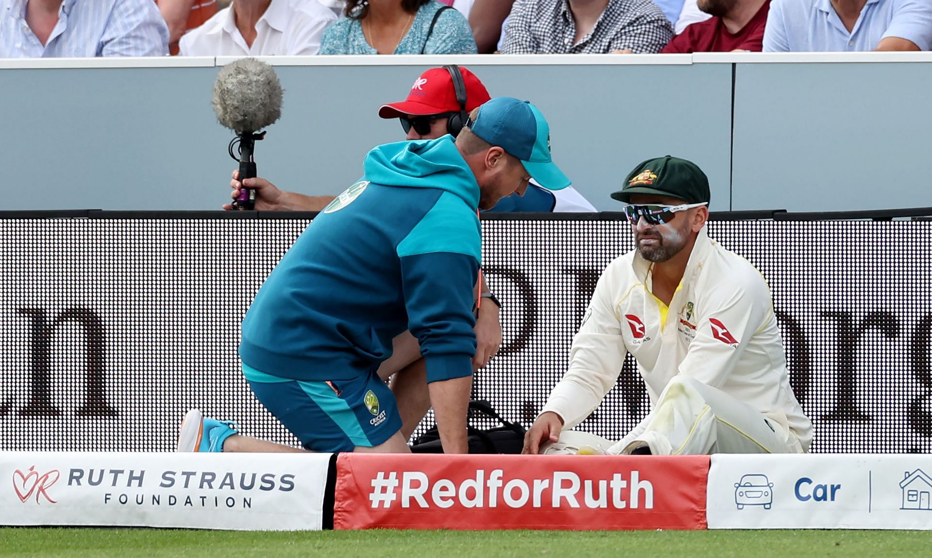 England v Australia - LV= Insurance Ashes 2nd Test Match: Day Two