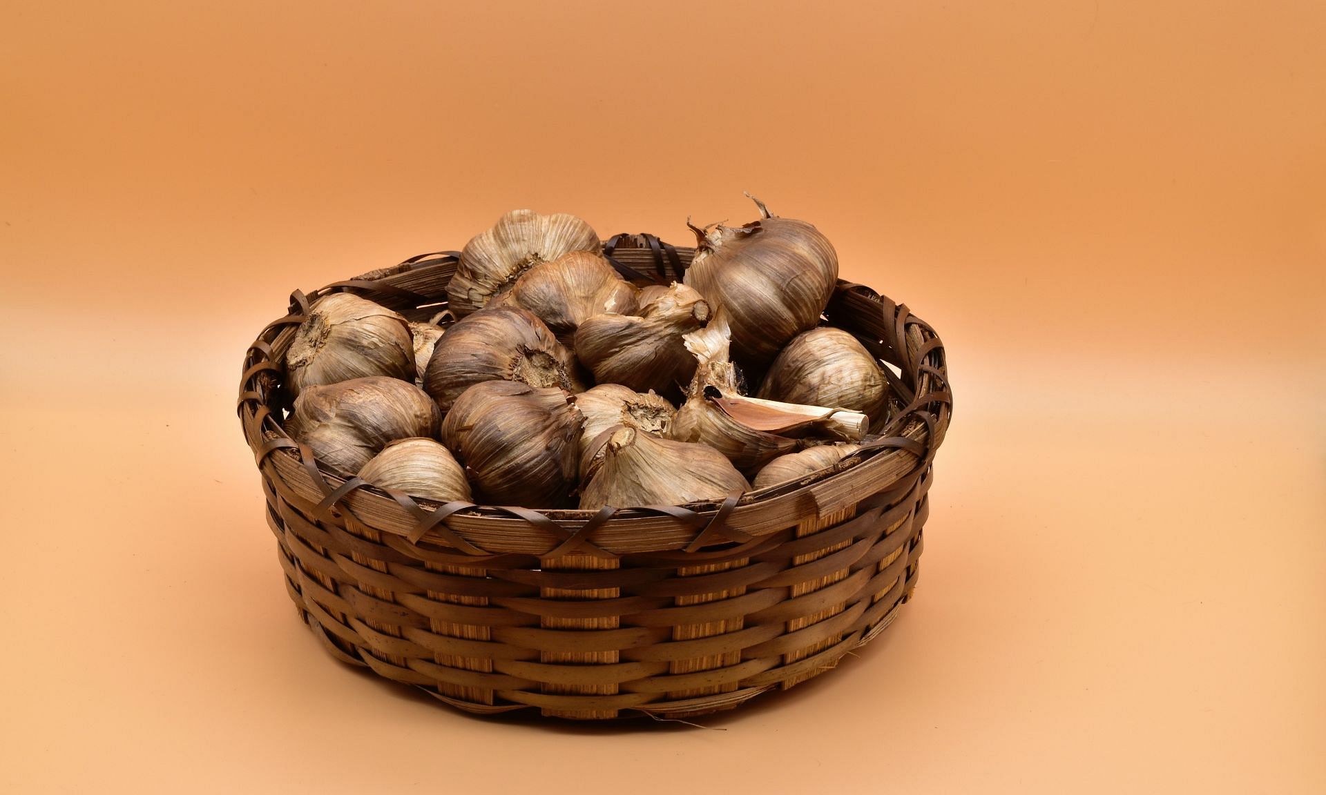 Benefits of black garlic - It boosts immunity. (Image via Unsplash/ Geoff Oliver)