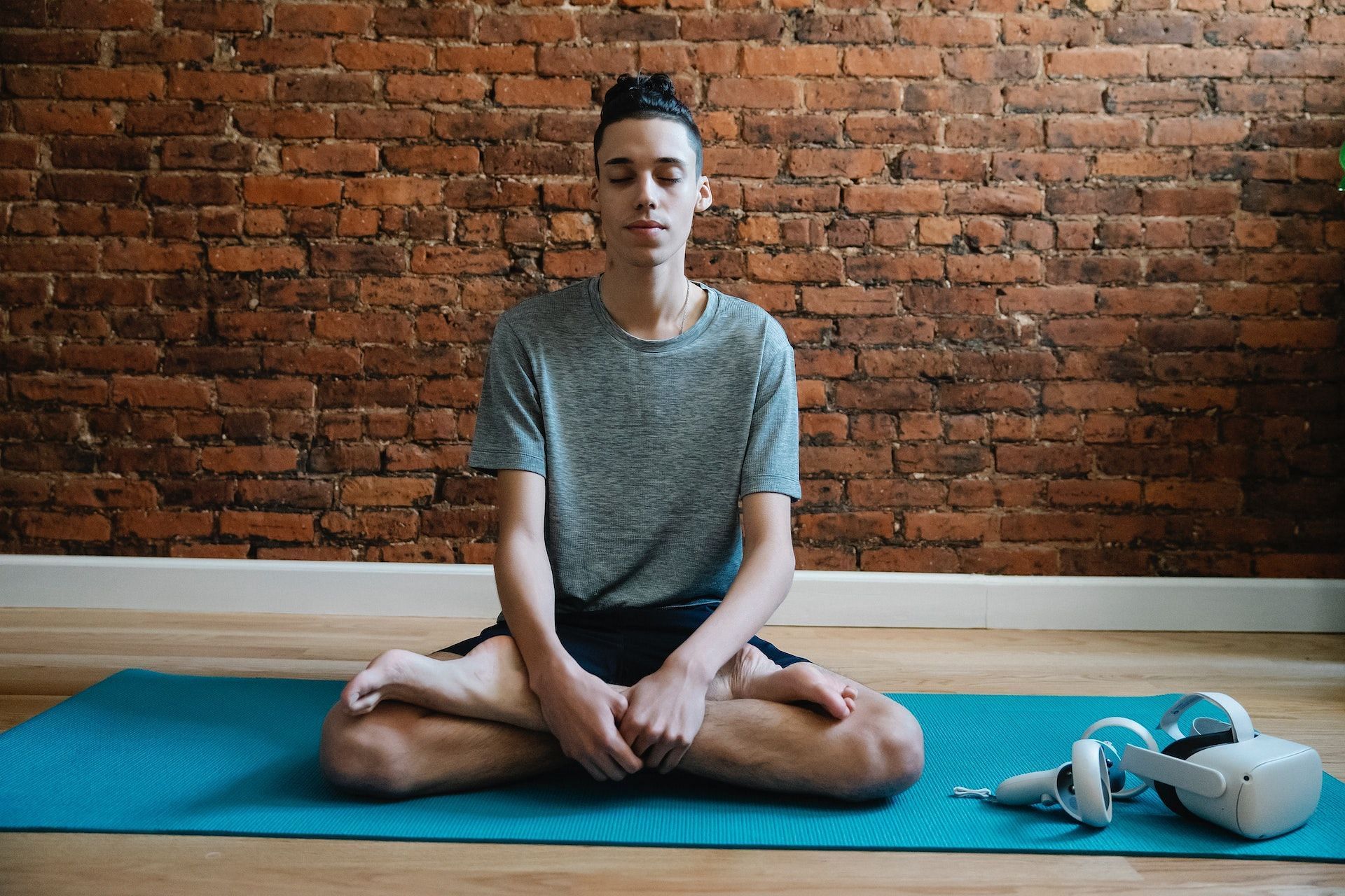 Yoga workout for teens. (Image via Pexels/ Eren Li)