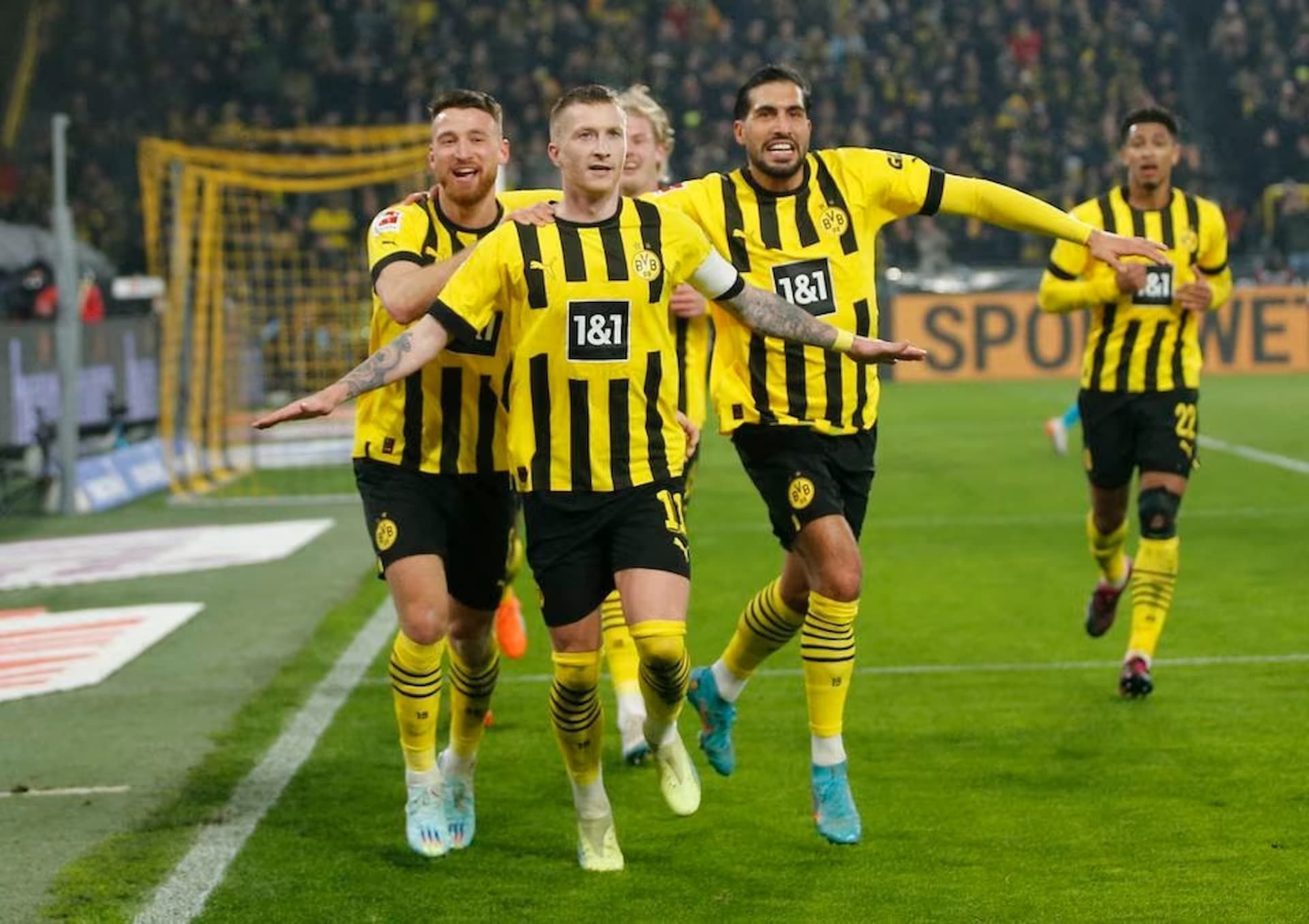Borussia Dortmund celebrating a goal (Image via Getty)