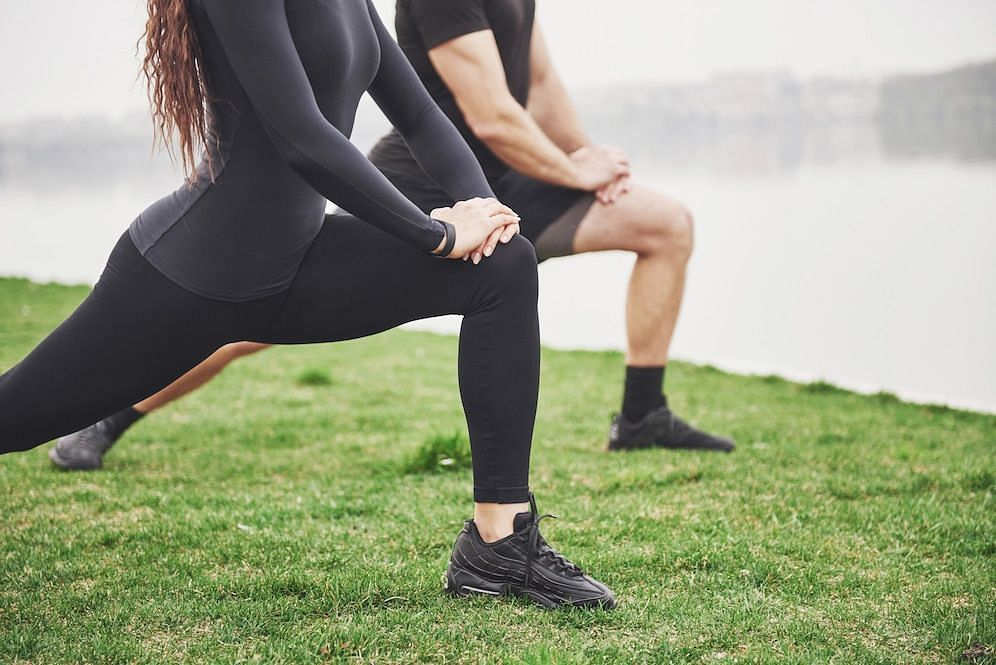 Pre-Run Stretches for beginners (Image via freepik/standret)