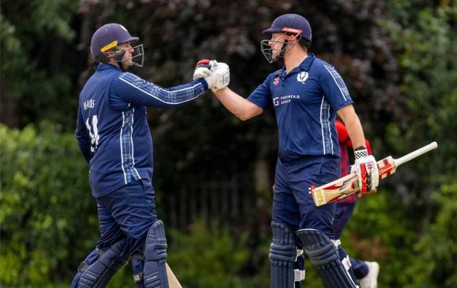 T20 World Cup क्वालीफ़ायर में स्कॉटलैंड के ओपनर का एक और ताबड़तोड़ शतक, लगातार चौथी जीत से अंक तालिका में पहला स्थान