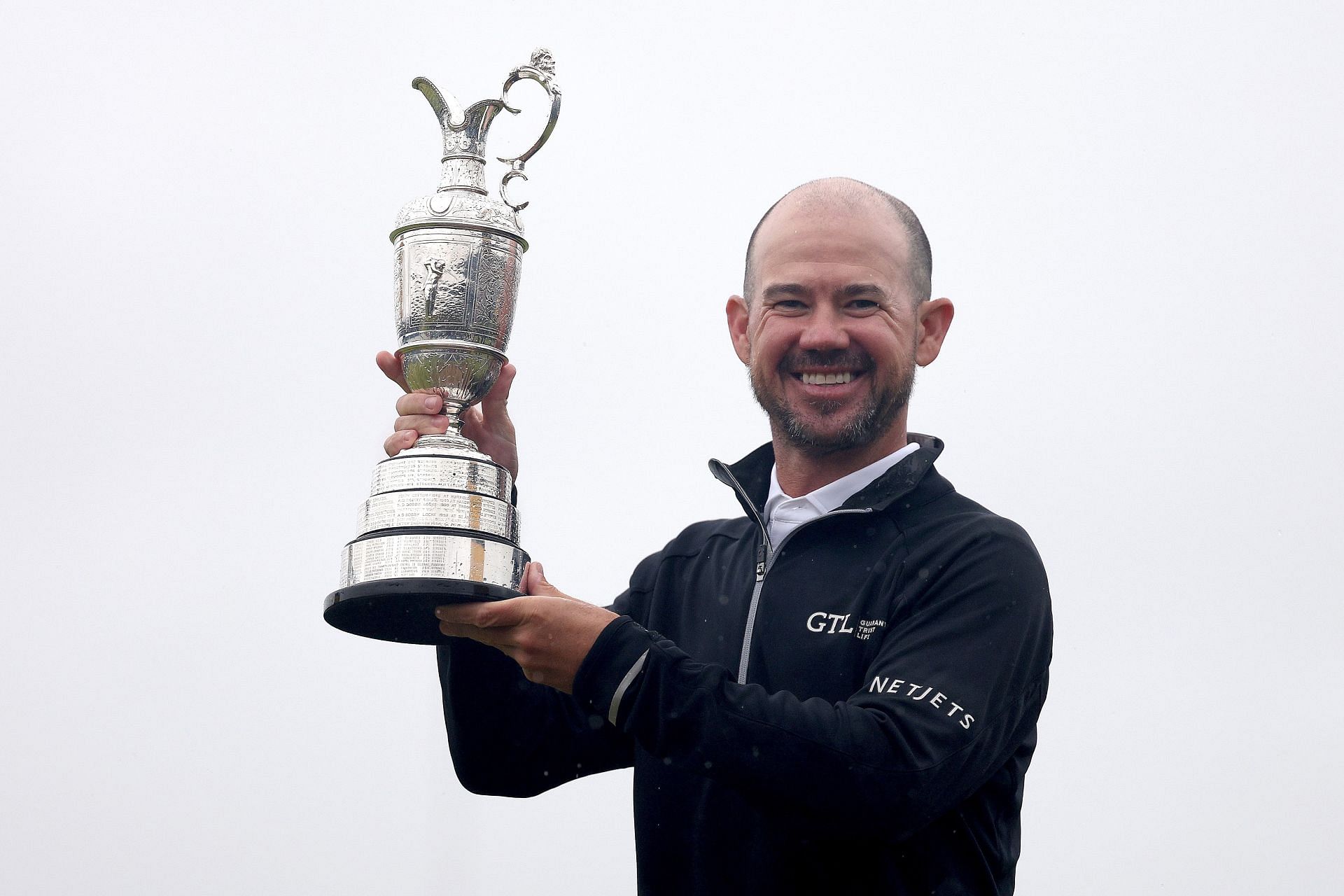 Brian Harman holding the Claret Jug (via Getty Images)