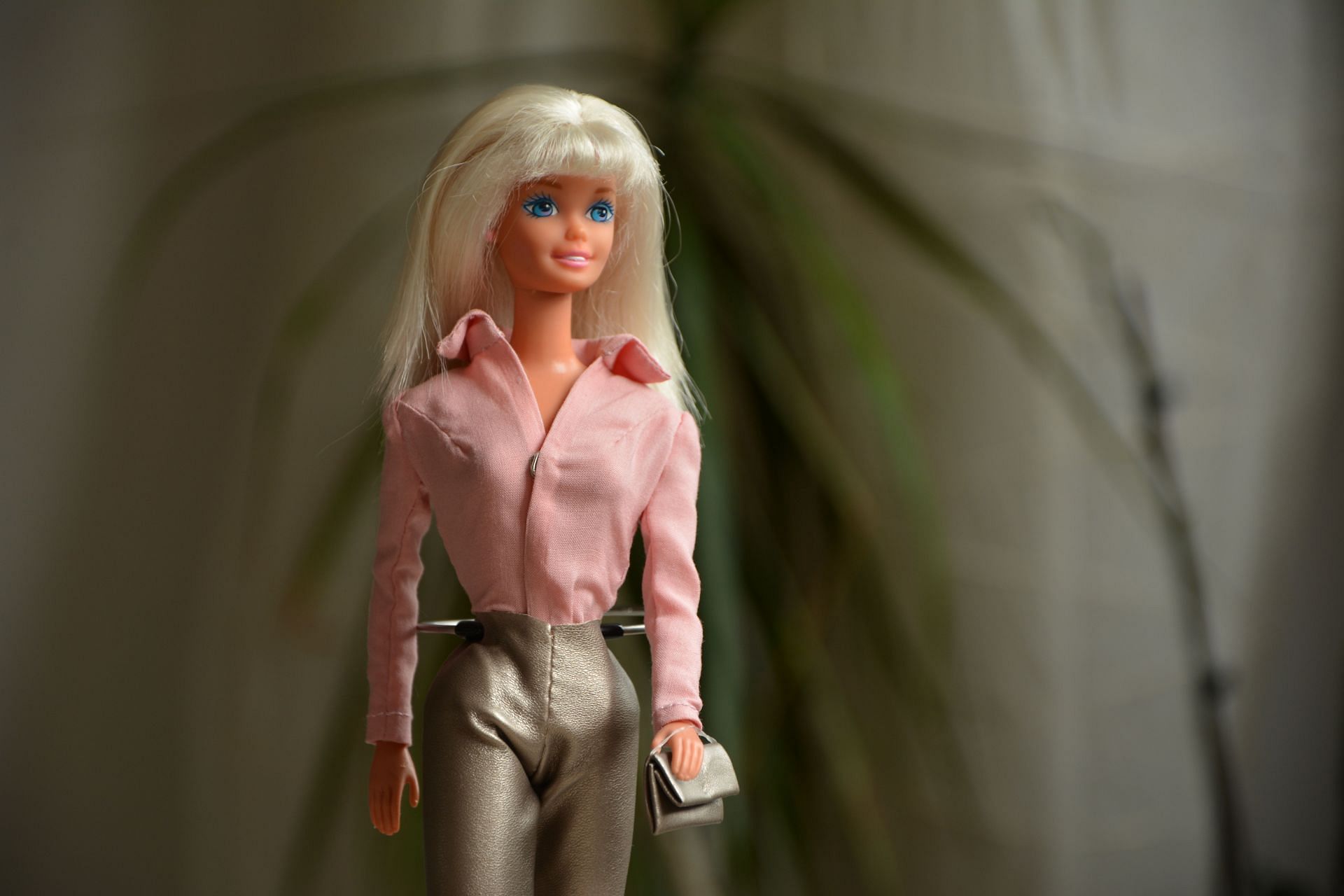 Real-life Barbie lookalike models around the world (Image via Unsplash/Elena Mishlanova)