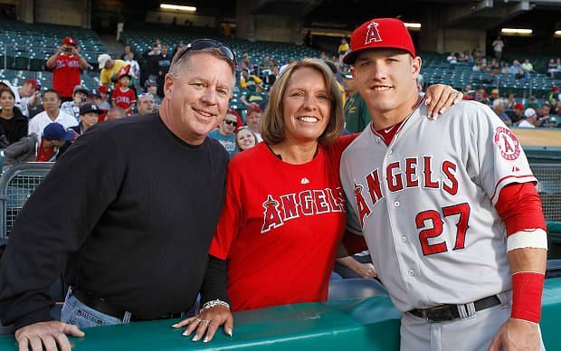Mike Trout with his parents