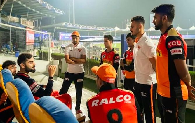 "He was giving them a coaching lesson" - AB de Villiers on how Virat Kohli helps youngsters during IPL