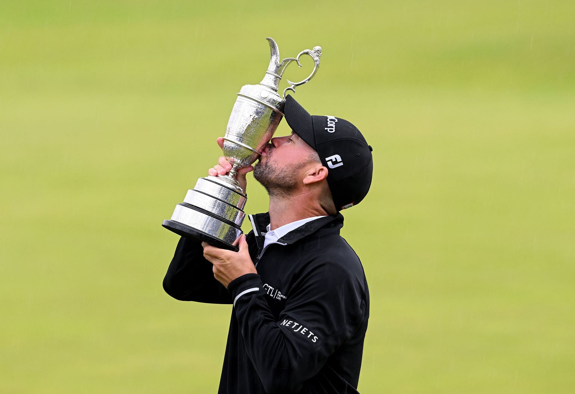 Brian Harman with the Claret Jug (via Getty Images)