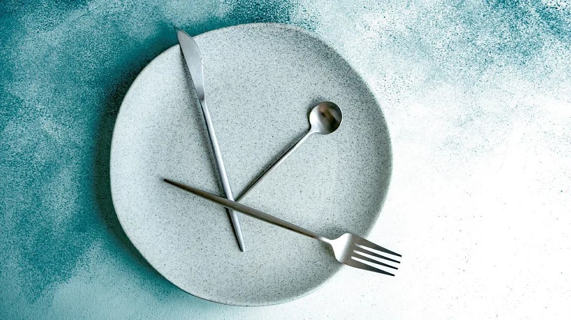 A picture signifying timely eating (Image via Getty Images)