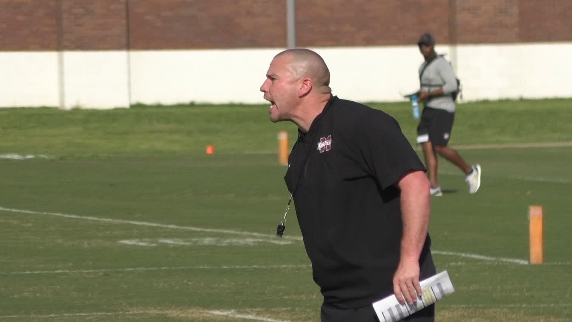 Zach Arnett calling play at an MSU training session