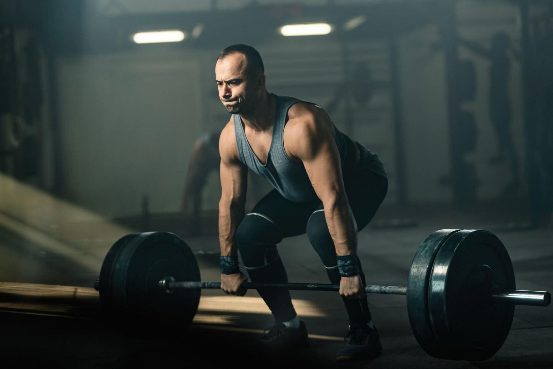 Barbell deadlifts. (Image via Freepik)