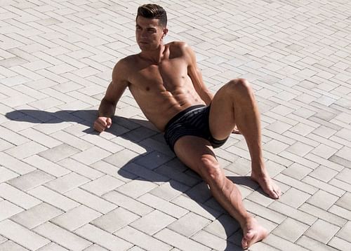 Cristiano Ronaldo's abs workout is quite intense. (Image via Facebook/CR7)