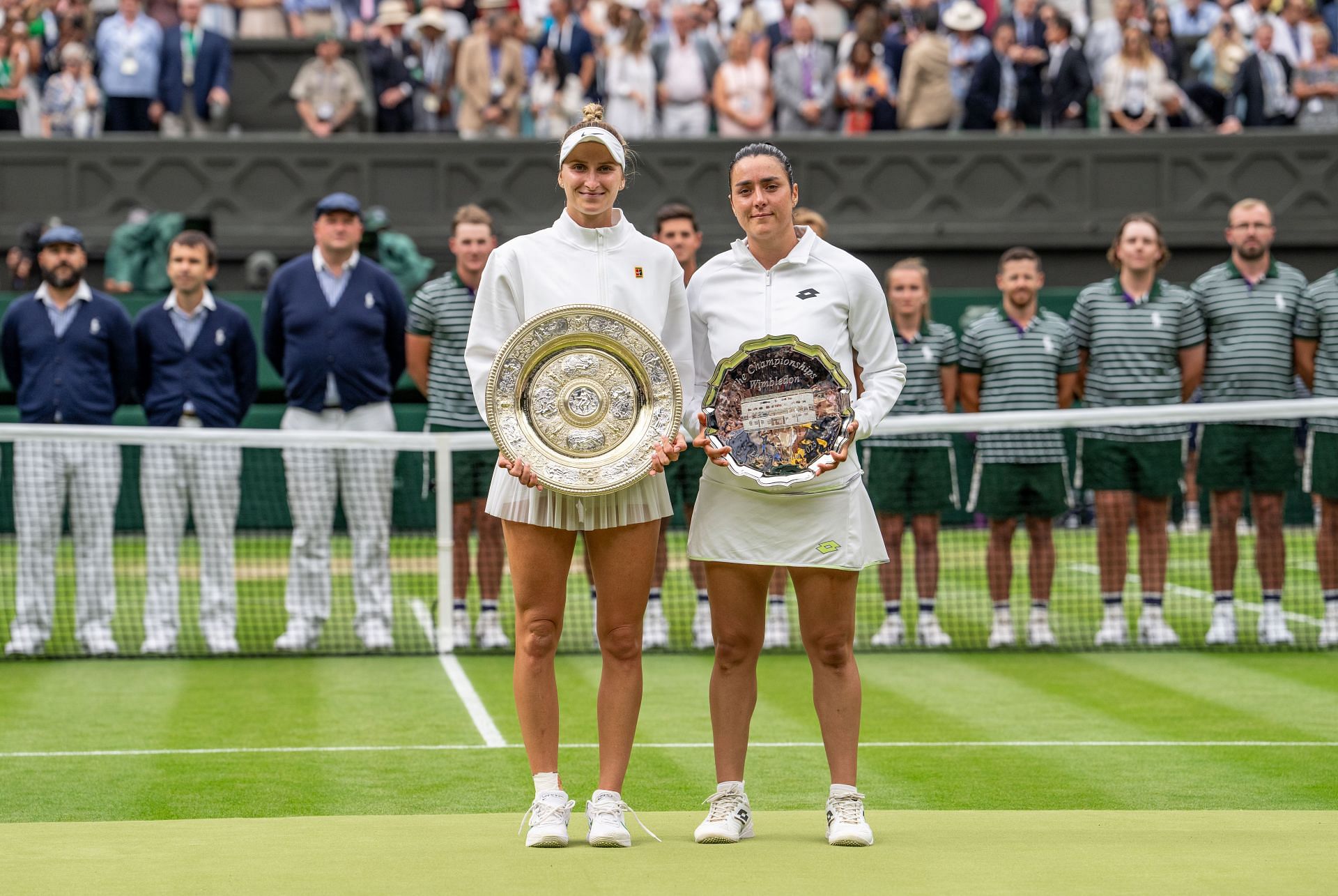Jabeur and Vondrousova at the trophy presentation ceremony