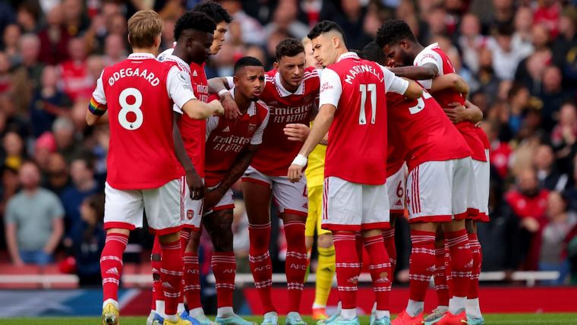 Team discussion (Image via Getty)