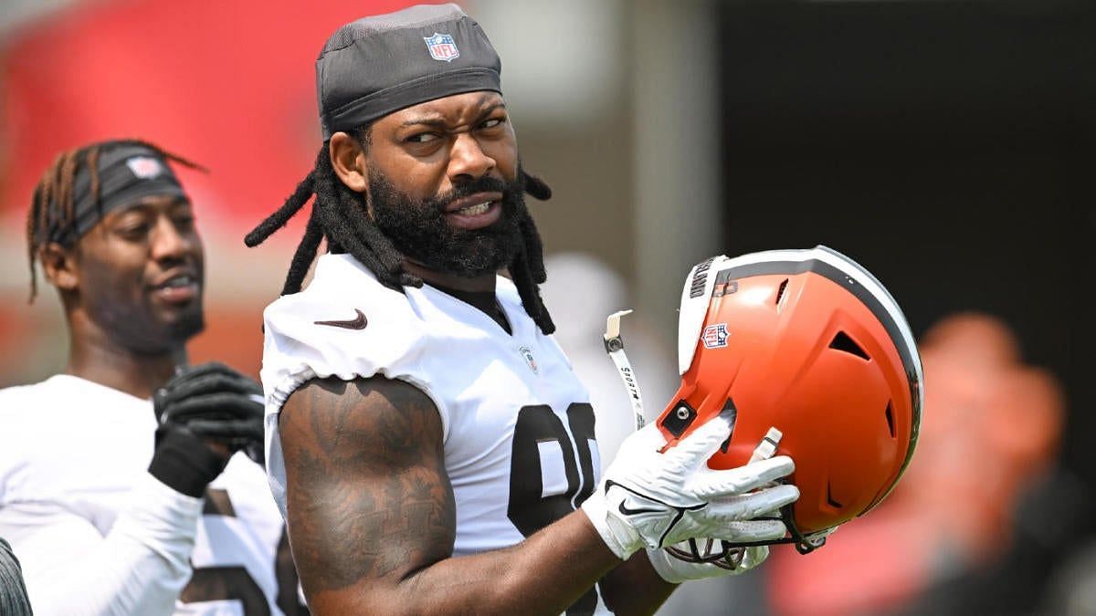 Which Player Have Played for both the Cleveland Browns and New