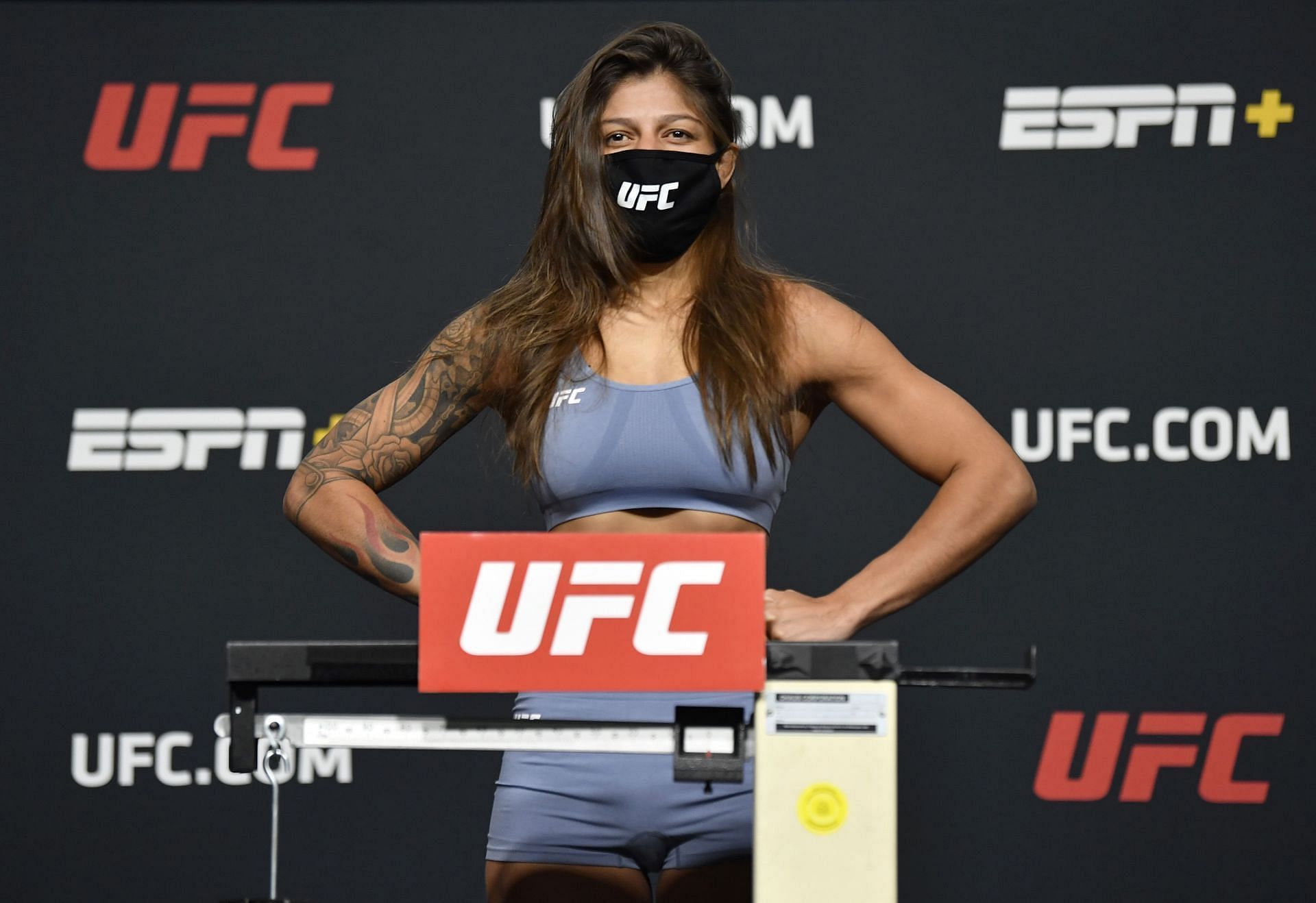 UFC Fight Night Rozenstruik v Gane:  Weigh-Ins