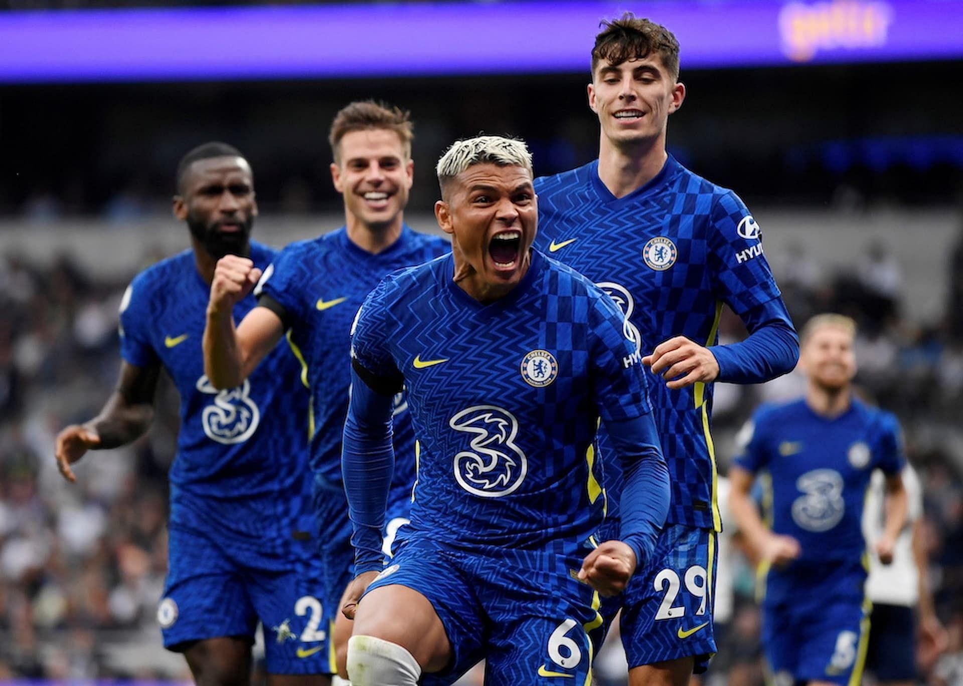 The experienced Thiago Silva celebrating with his team (Image via Getty)