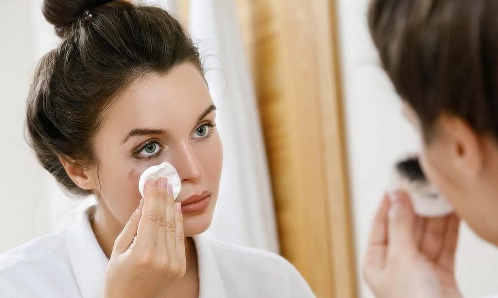 Used as a makeup remover (Image via Getty Images)