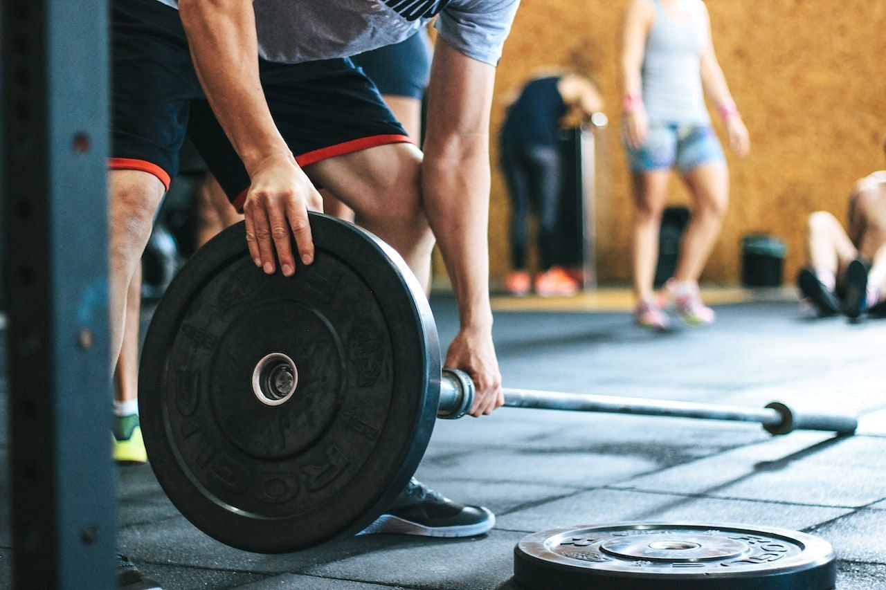 7 Effective Crossfit Workouts for Weight Loss. (Image via Pexels/ Victor Freitas)