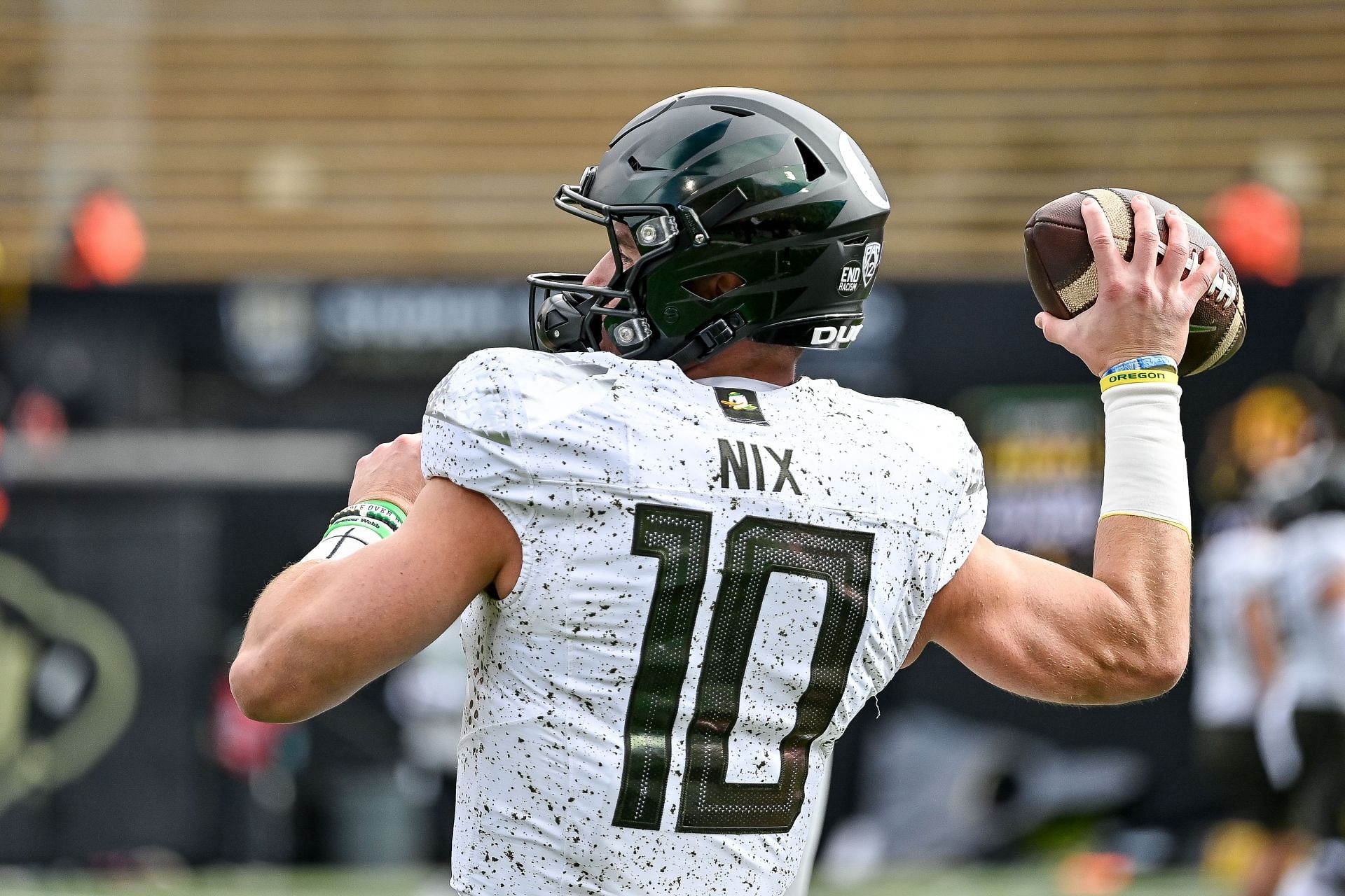 Bo Nix has decided to come back to Oregon.