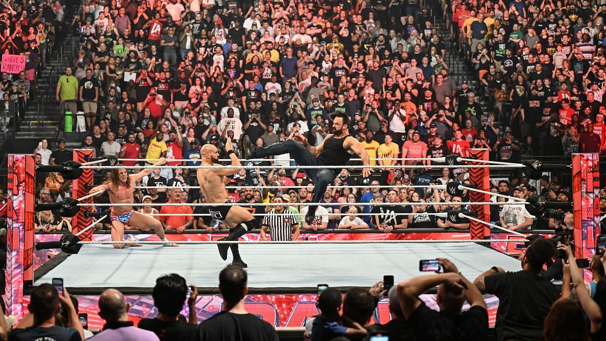 WWE Raw में फेमस सुपरस्टार ने की एंट्री