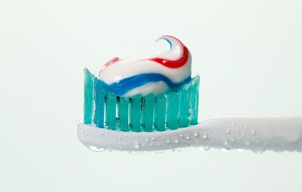 Toothpaste on pimple (Image via Getty Images)