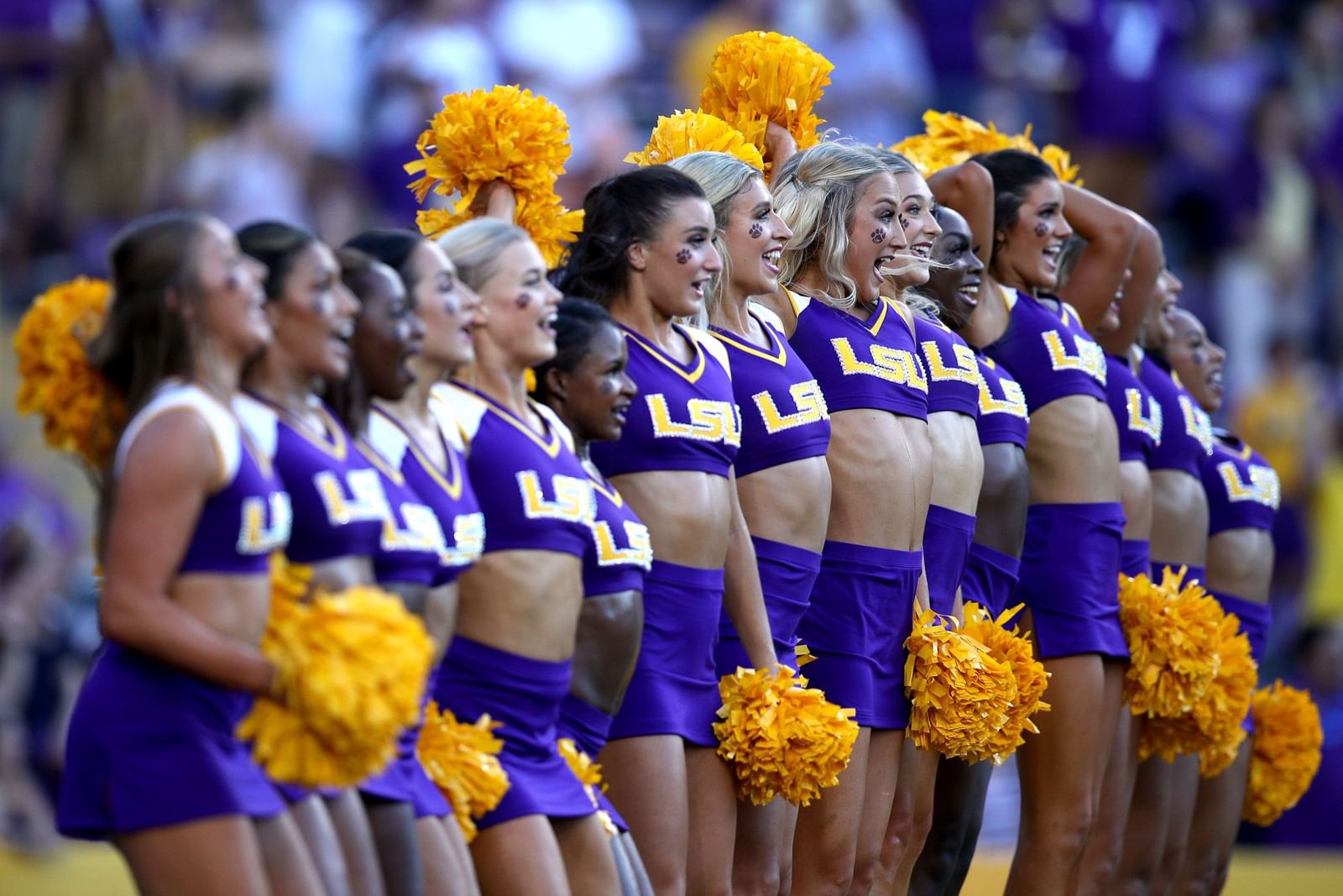 college football cheerleading squad Do college football cheerleaders get paid? Top 5 CFB