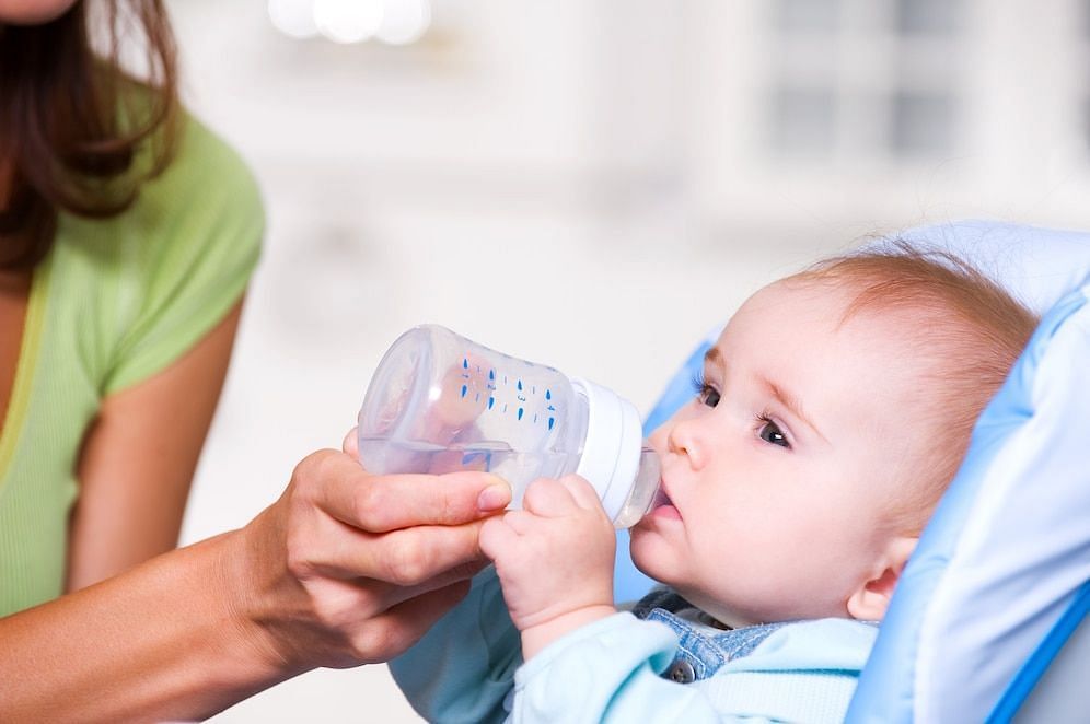 How to give gripe water to babies? (Image via Freepik/Valuavitaly)