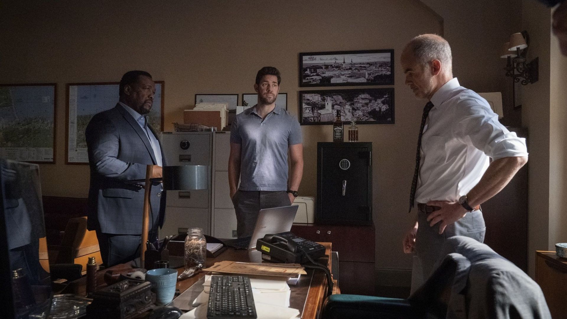 John Krasinski, Wendell Pierce, and Michael Kelly (Image via Prime Video)