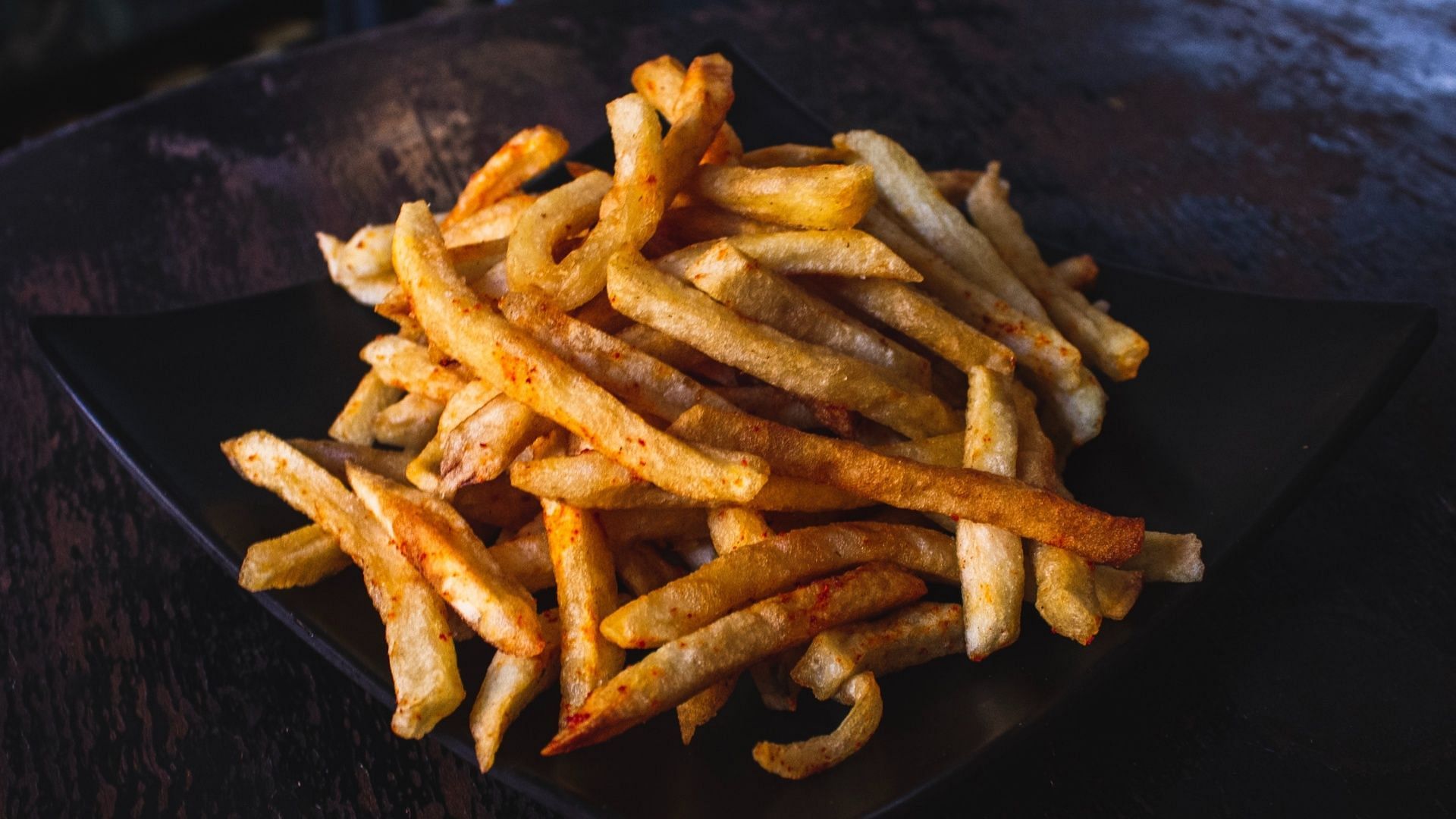 A Burger King employee was arrested for serving customers fries from a trash can (Photo by Louis Hansel on Unsplash)