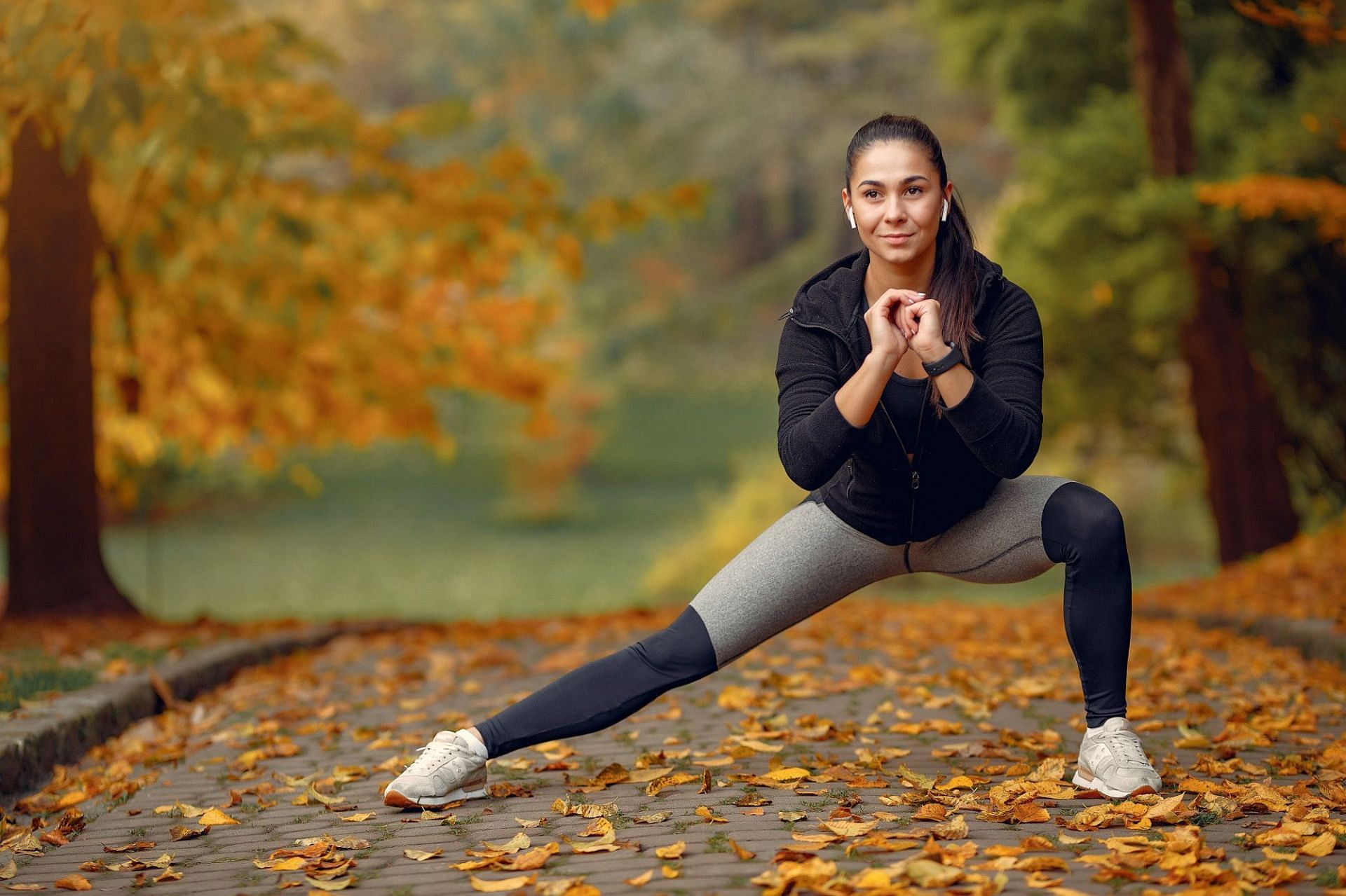 types of lunges: 7 Types of Lunges You Can Do with Weights