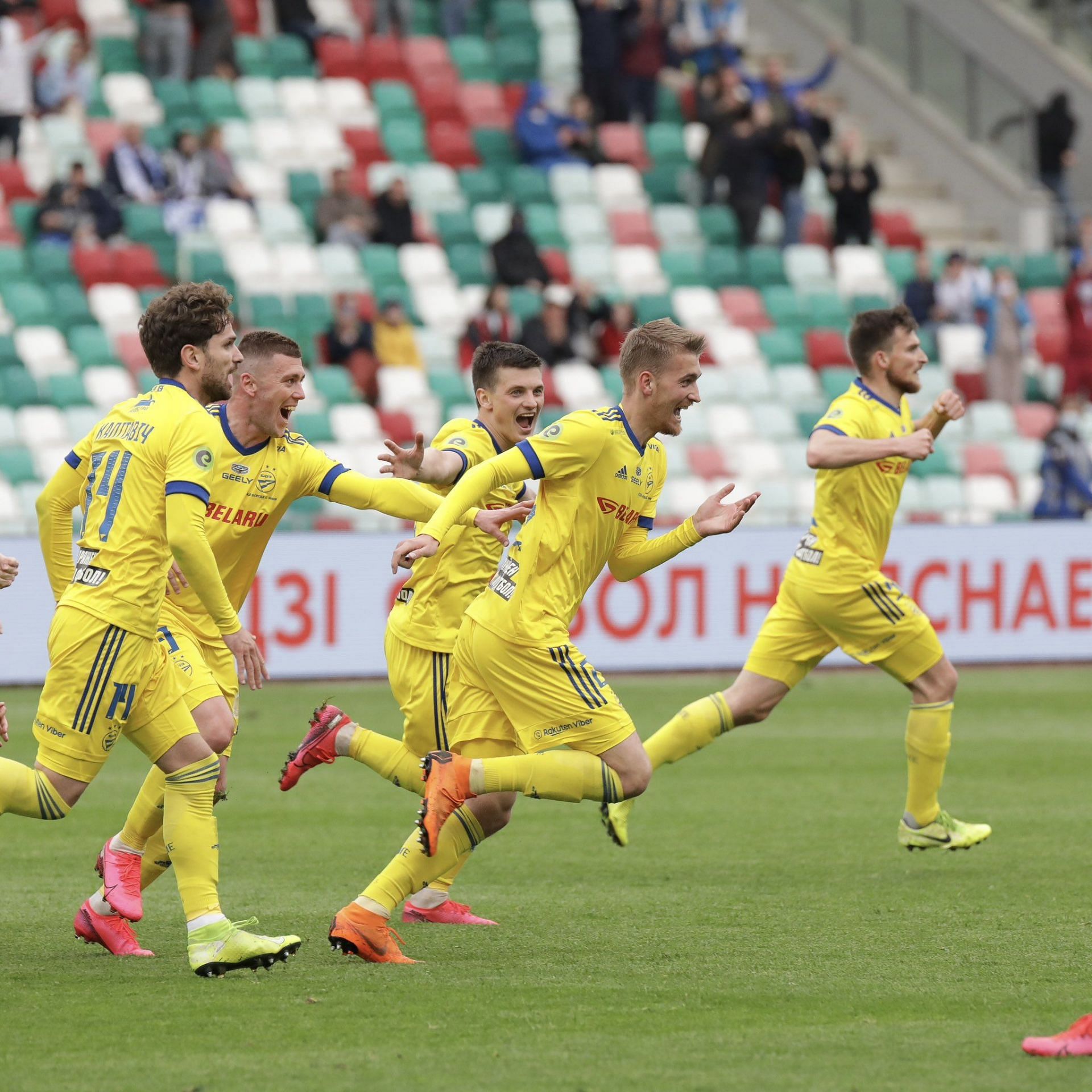 Acts of violence in the derby KF Tirana - FK Partizani, the Commission of  Discipline and Ethics takes the decision for 14 fans - Sport