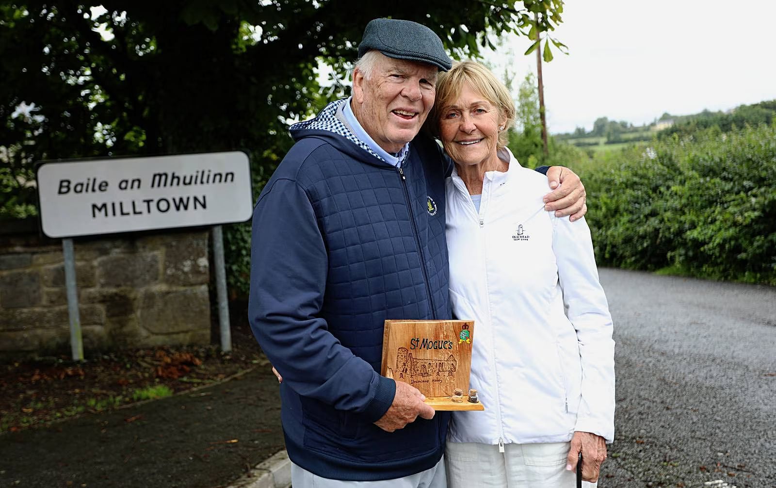 Tom Brady&rsquo;s parents, Tom Sr. and Galynn Patricia received handcrafted memorabilia during their visit to an Irish town to trace their ancestry. (Image via Irish Mirror via Lorraine Teevan)