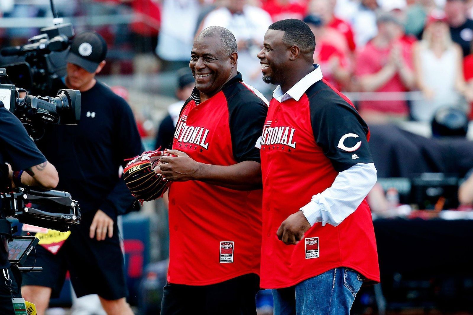 Twitter reacts to Ken Griffey Jr.'s new career as photographer at Cardinals  NFL game - Channeling his inner Randy Johnson