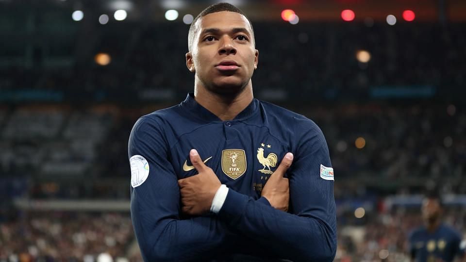 mbappe: Kylian Mbappe contract dispute overshadows start of Ligue