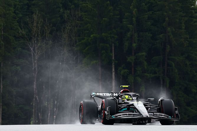 “I’m sure he is not getting a penalty” - Lewis Hamilton being impeded by Max Verstappen on his fast lap has F1 fans fuming