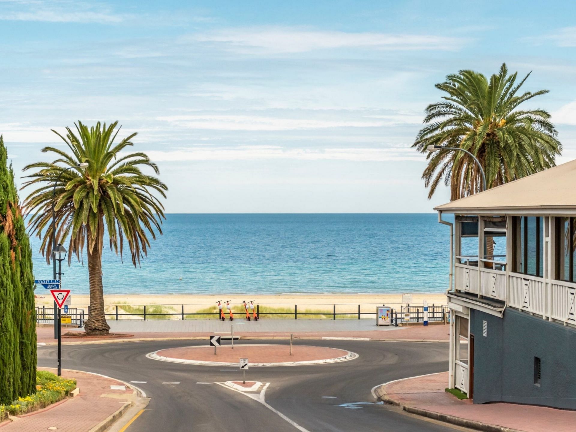 The coastal city of Adelaide (Image via gostudy.com)