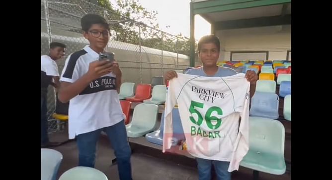 [Watch] Babar Azam gifts his jersey to young fan after Pakistan clinch series 2-0 against Sri Lanka